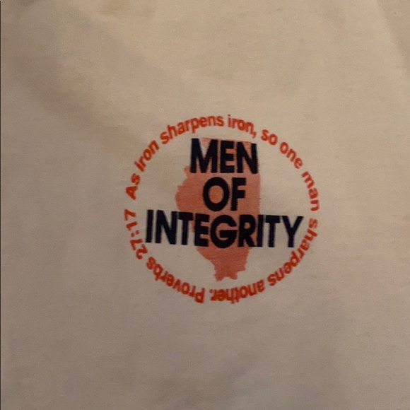 Vintage man of integrity t shirt - Picture 3 of 4